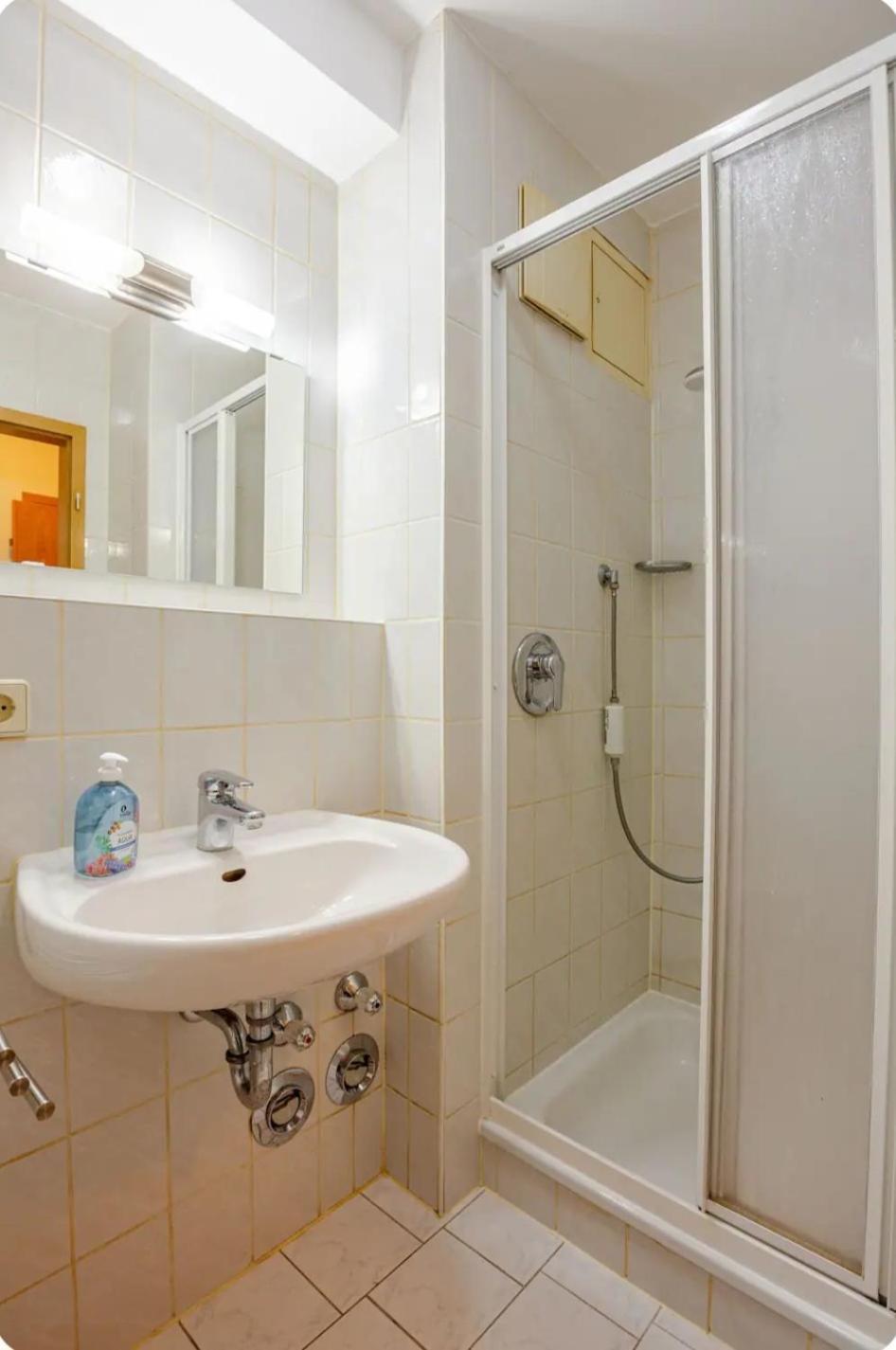 Moderne Einraumwohnung In Mit Netflix Zugang Apartment *